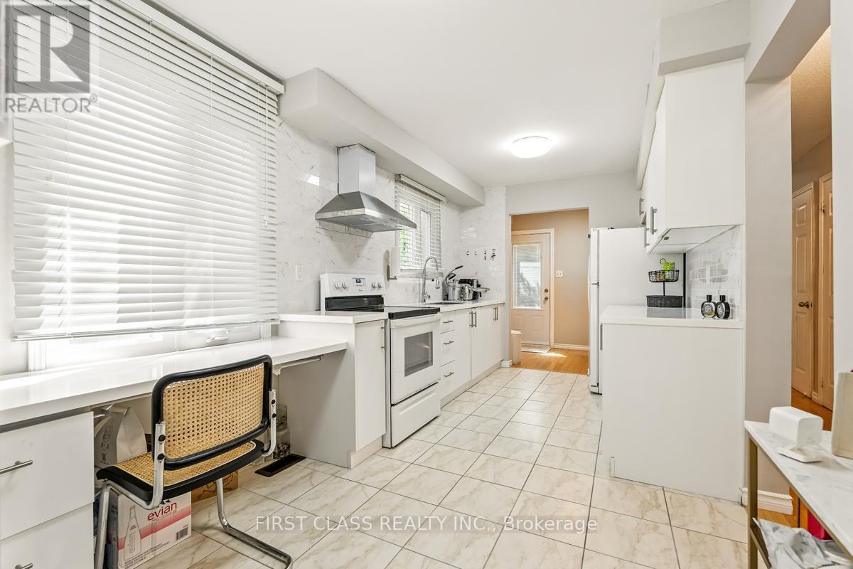 Photo 17 of 5053 Rundle Crescent, Mississauga ON