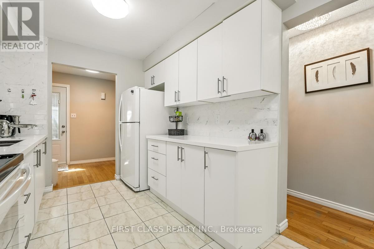 Photo 23 of 5053 Rundle Crescent, Mississauga ON
