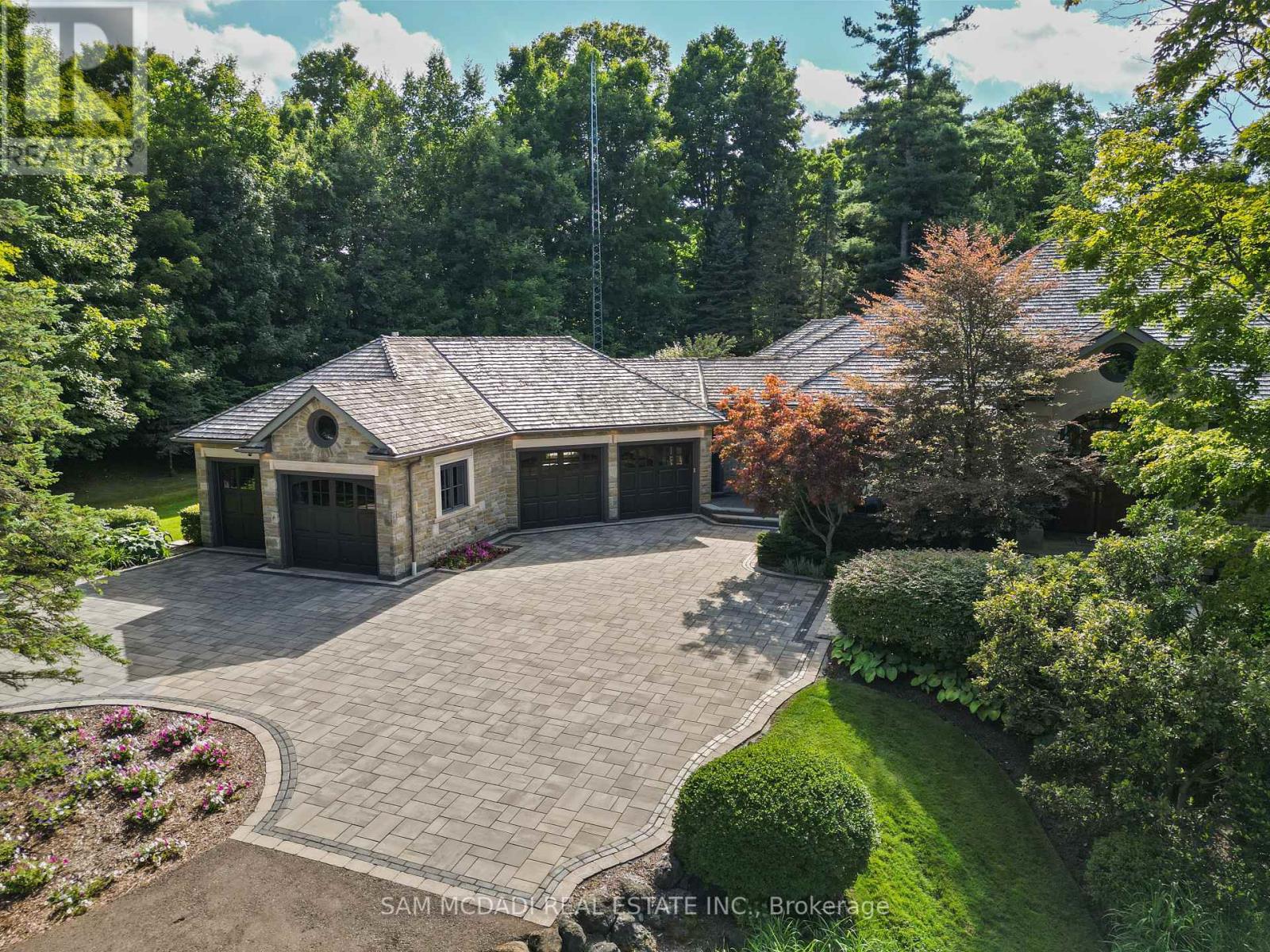 Photo 3 of 10140 Pineview Trail, Milton ON