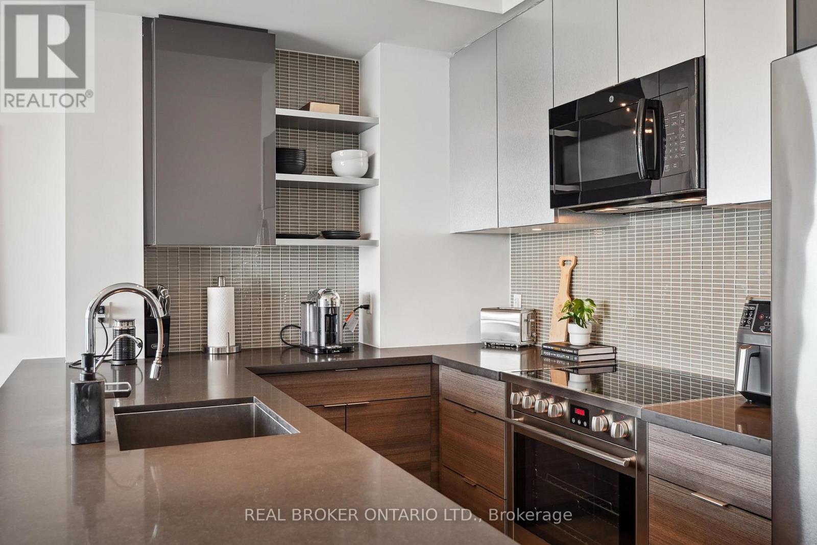 Photo 8 of 3704 33 Shore Breeze Drive, Toronto ON