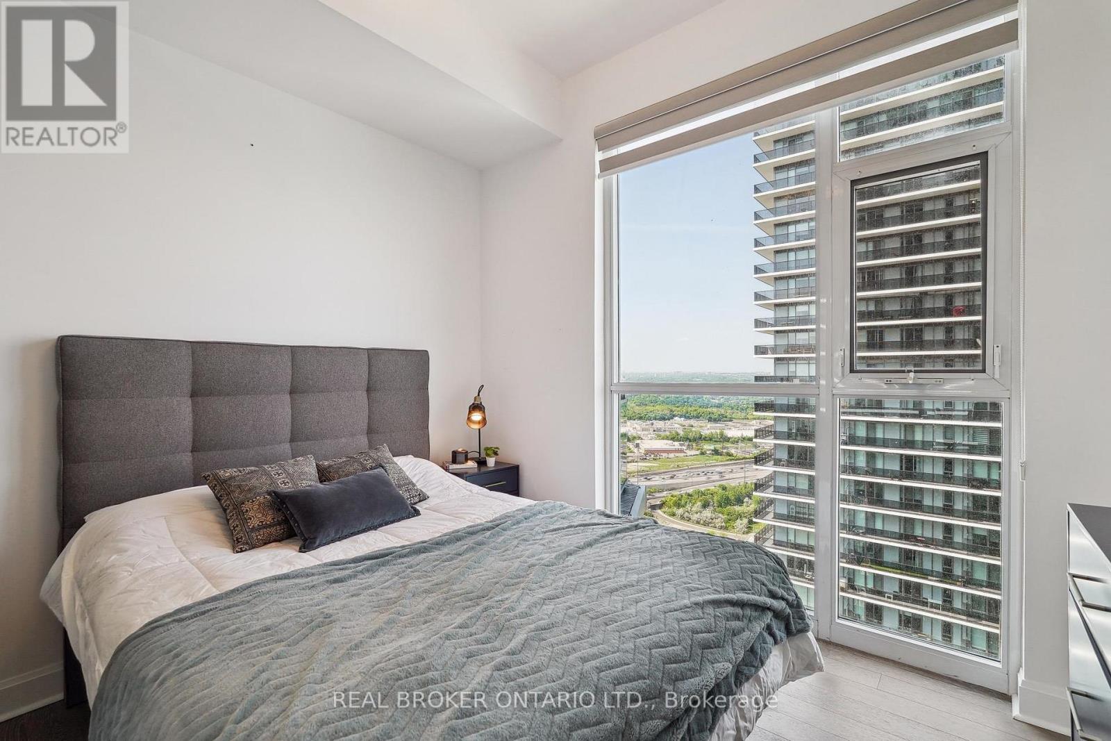 Photo 25 of 3704 33 Shore Breeze Drive, Toronto ON