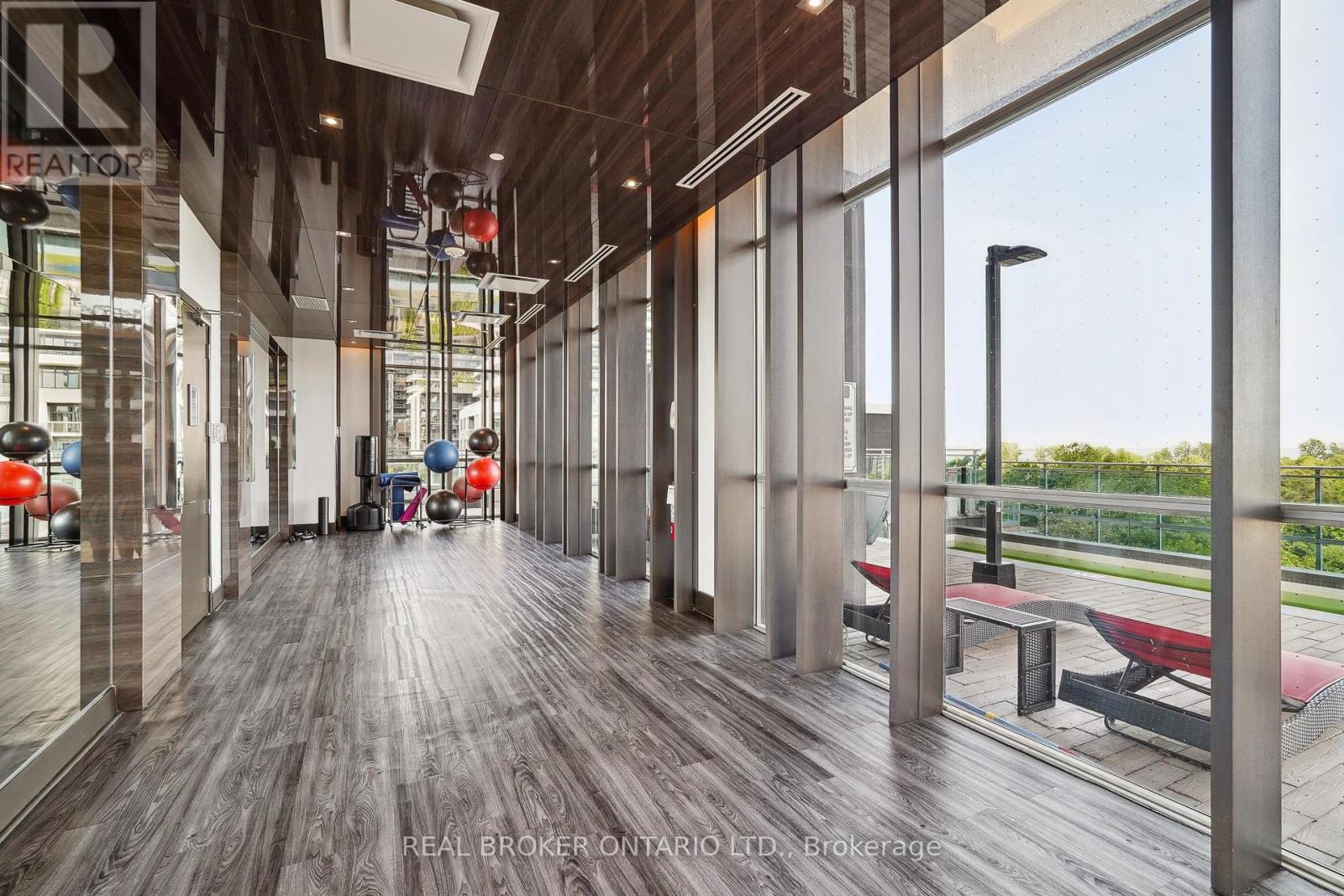 Photo 9 of 3704 33 Shore Breeze Drive, Toronto ON