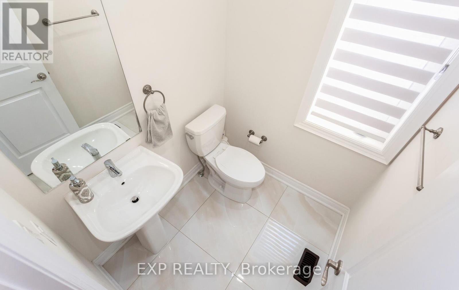 Photo 18 of 40 Frost Street, Brampton ON