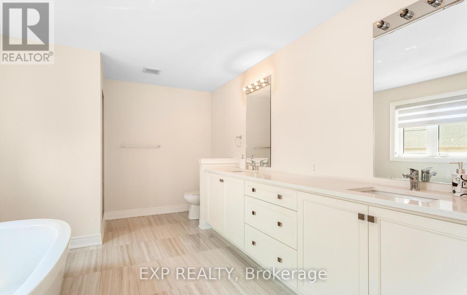 Photo 25 of 40 Frost Street, Brampton ON