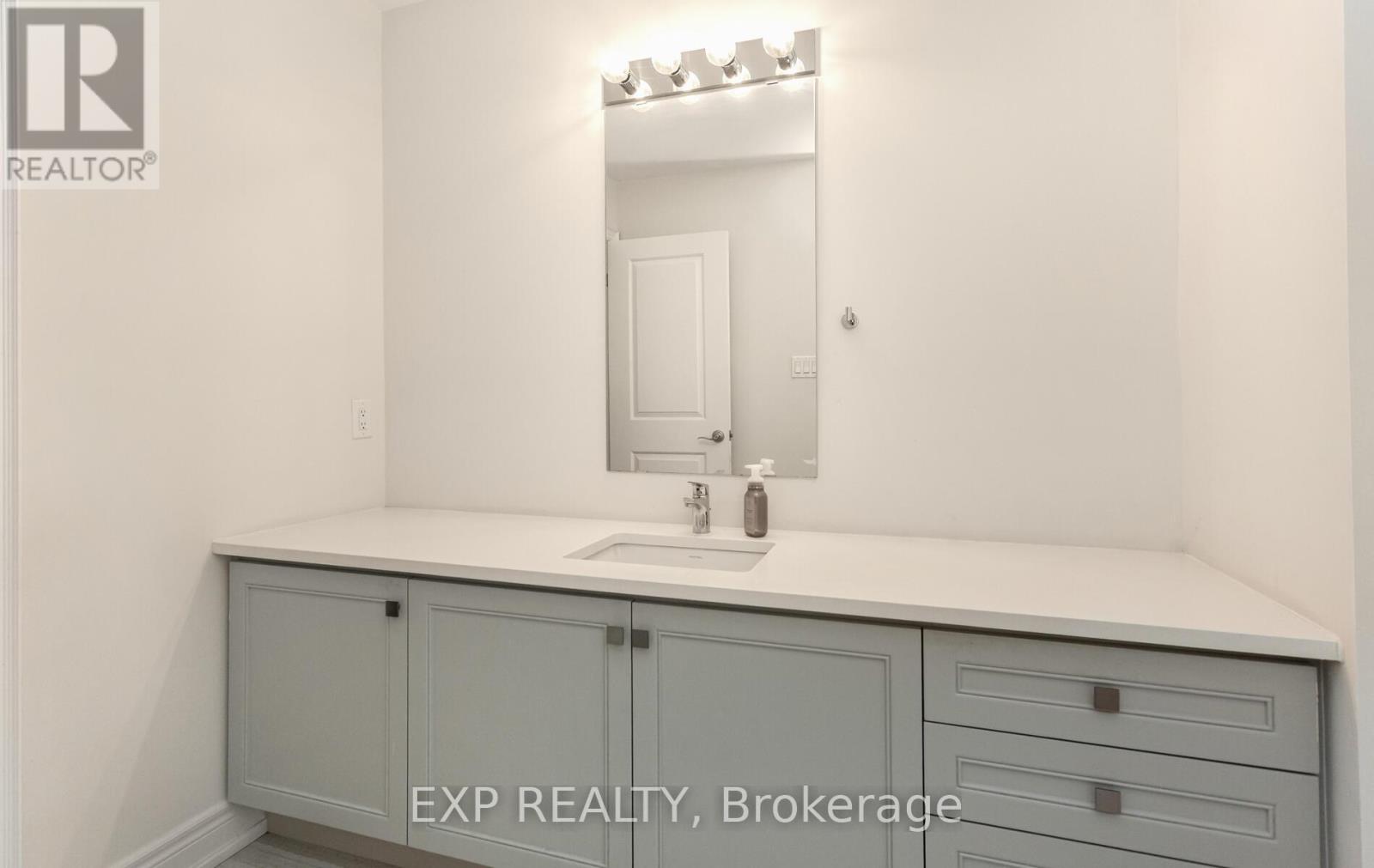 Photo 31 of 40 Frost Street, Brampton ON