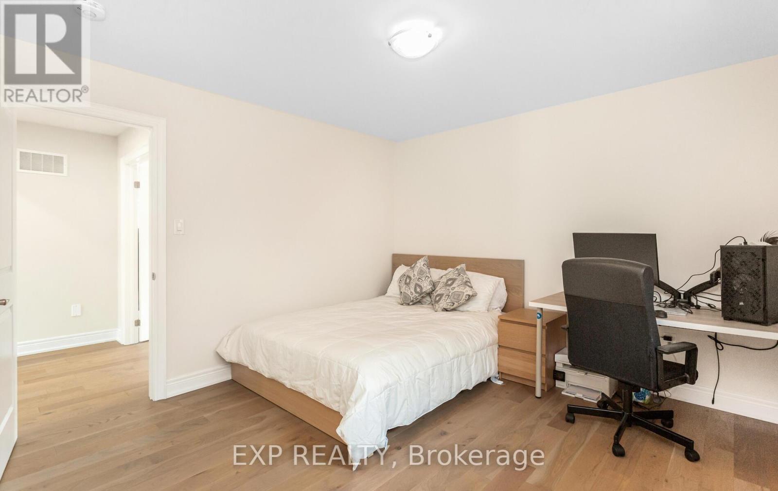 Photo 33 of 40 Frost Street, Brampton ON