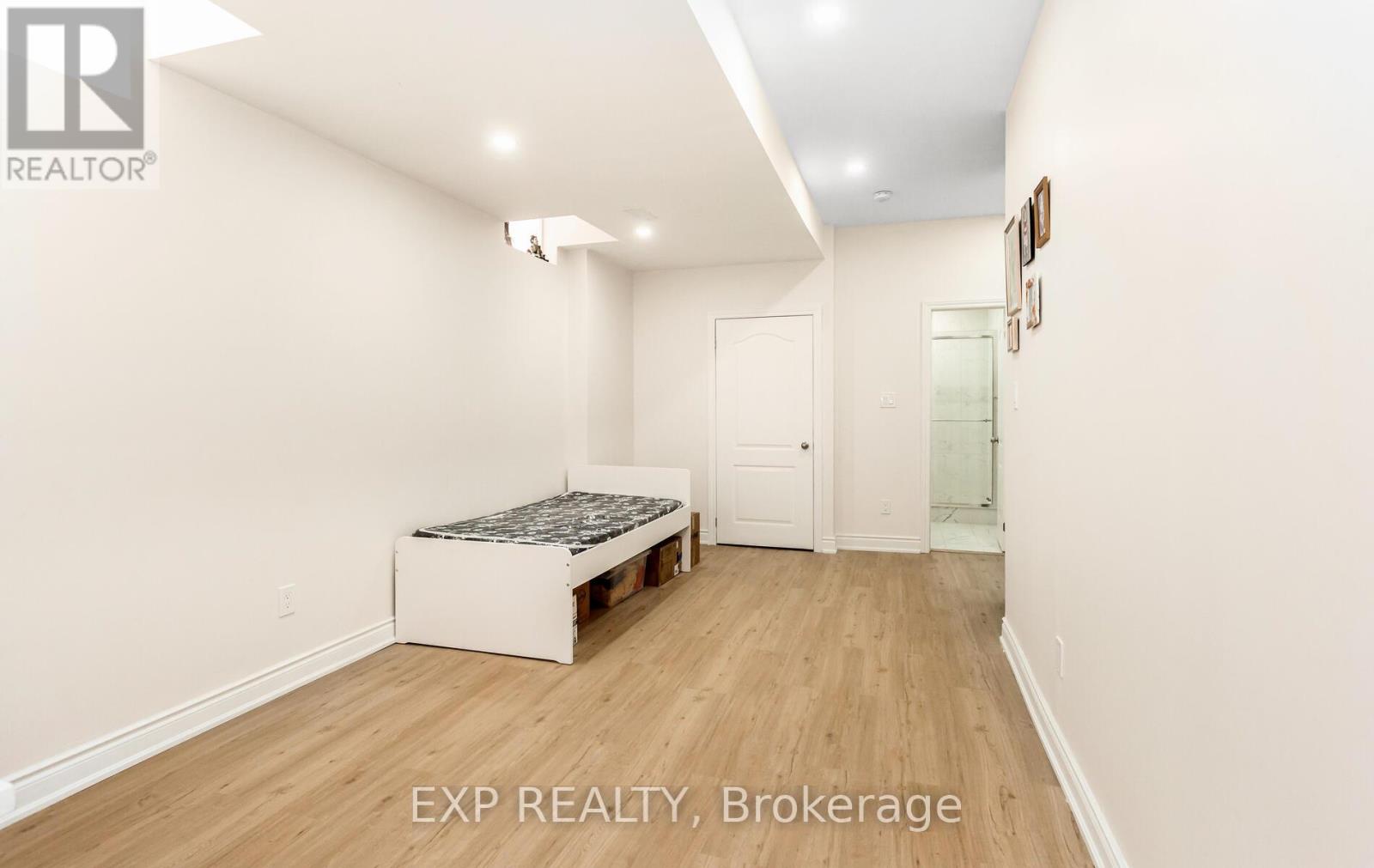 Photo 34 of 40 Frost Street, Brampton ON