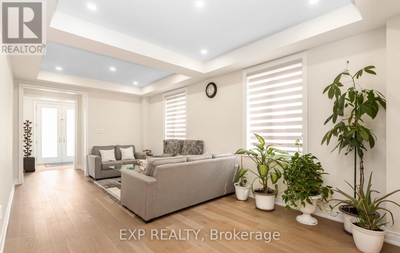 Photo 5 of 40 Frost Street, Brampton ON