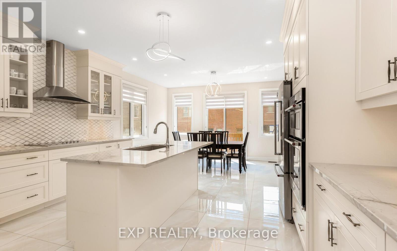Photo 9 of 40 Frost Street, Brampton ON