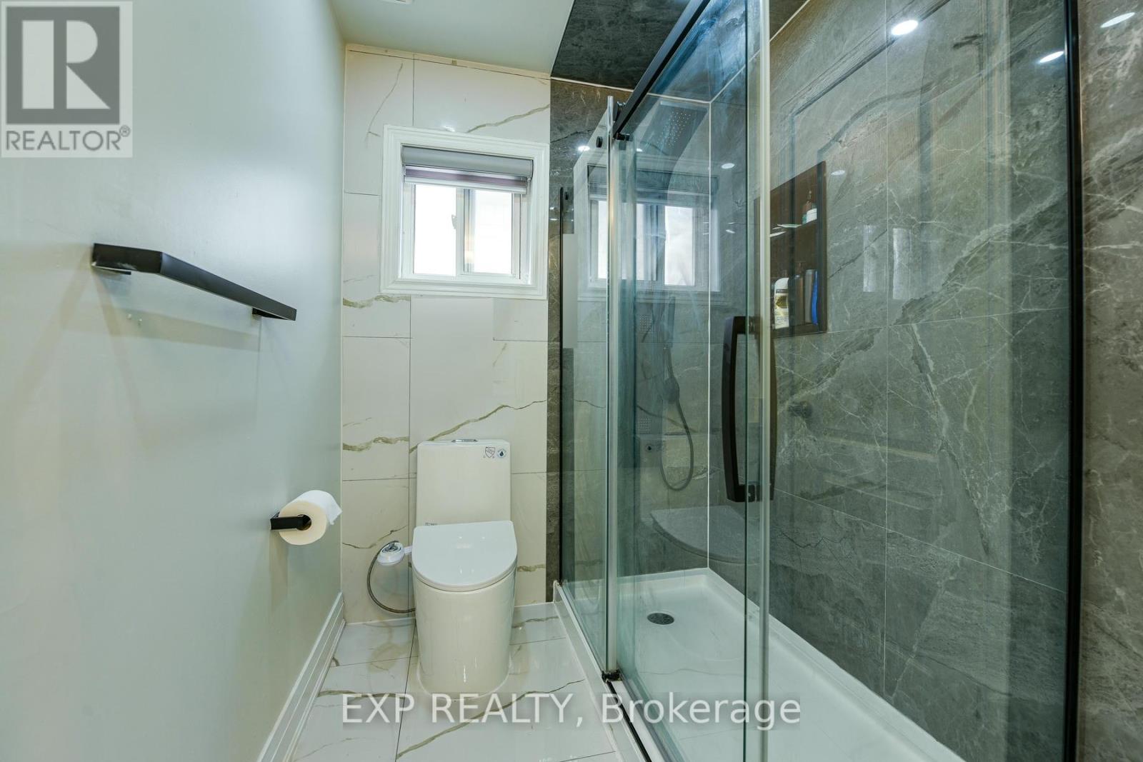 Photo 32 of 50 Northface Crescent, Brampton ON