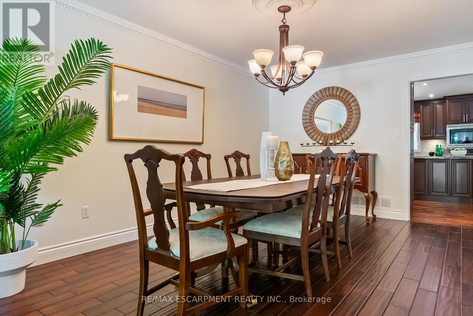 Photo 10 of 2421 Susquehanna Court, Oakville ON