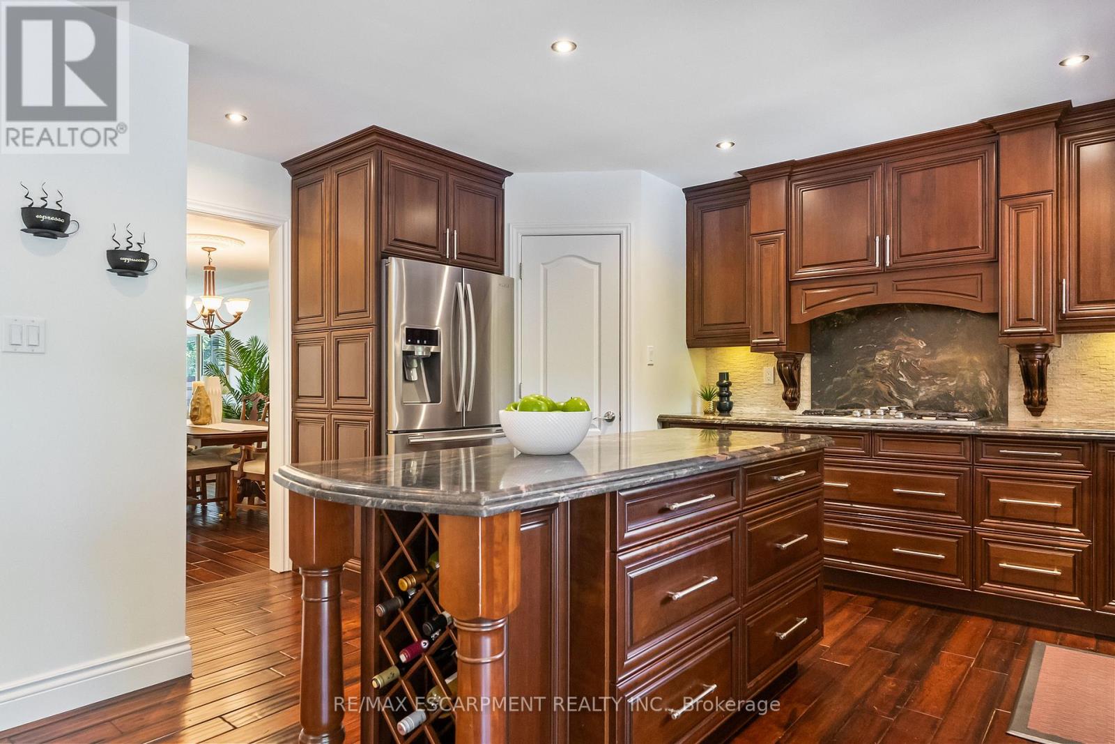 Photo 12 of 2421 Susquehanna Court, Oakville ON