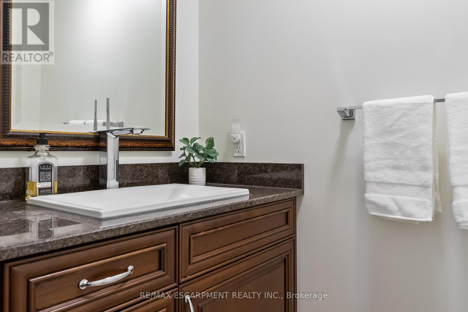 Photo 23 of 2421 Susquehanna Court, Oakville ON