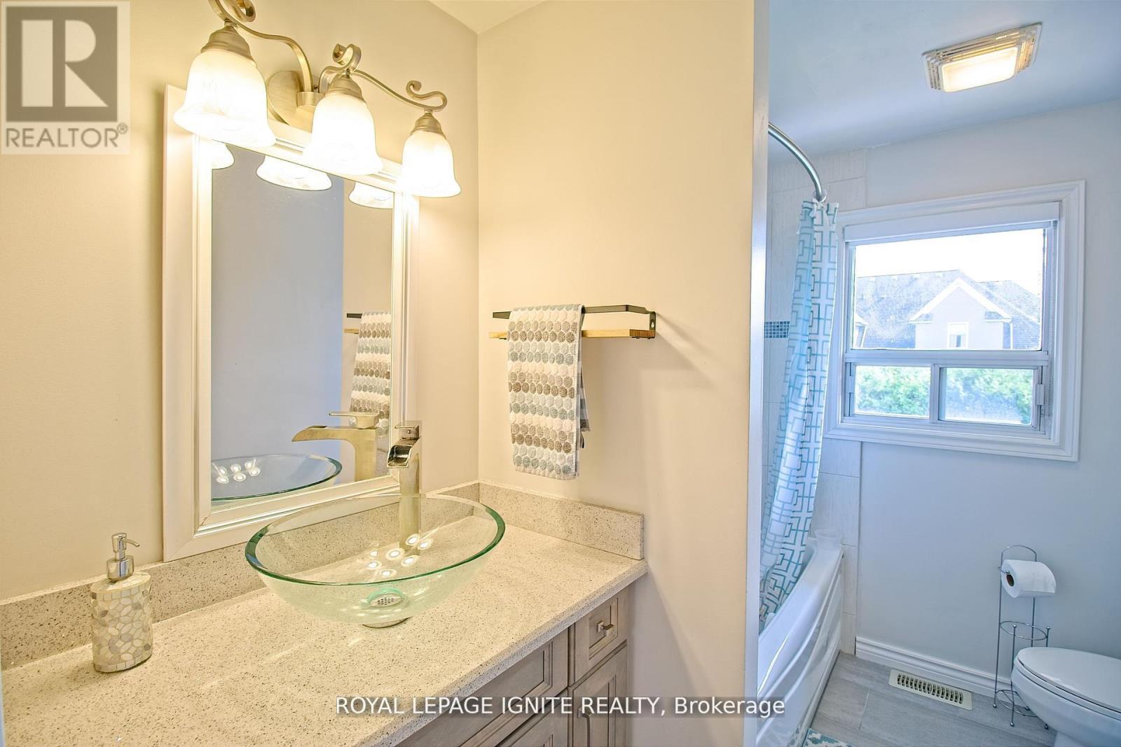 Photo 33 of 2092 Sava Crescent, Mississauga ON