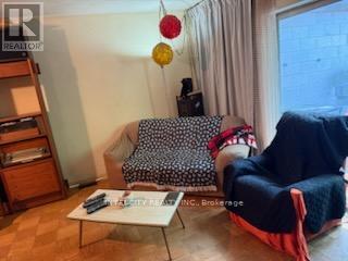 Photo 9 of 63 Centre Street N, Brampton ON