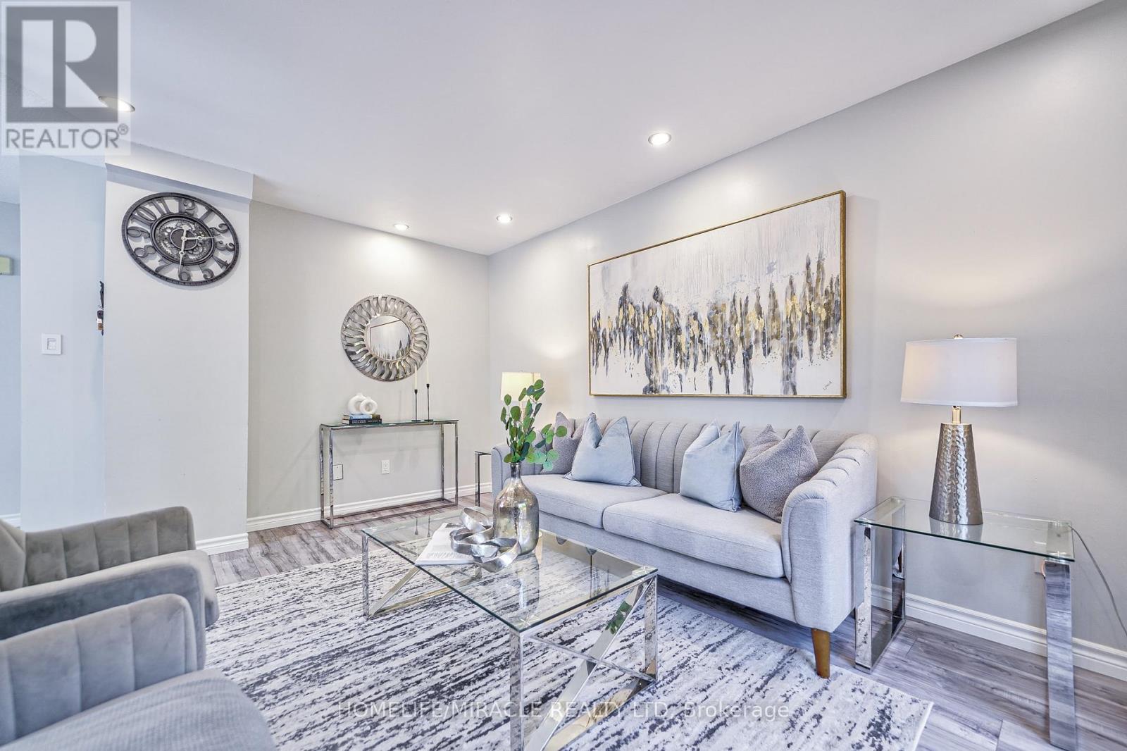 Photo 15 of 131 Poplar Drive, Cambridge ON