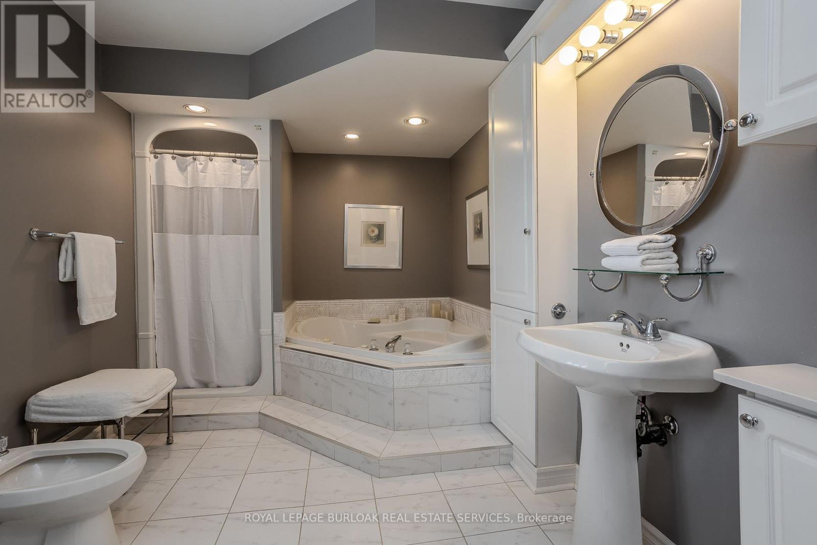 Photo 34 of 56 Farris Avenue, St Catharines ON
