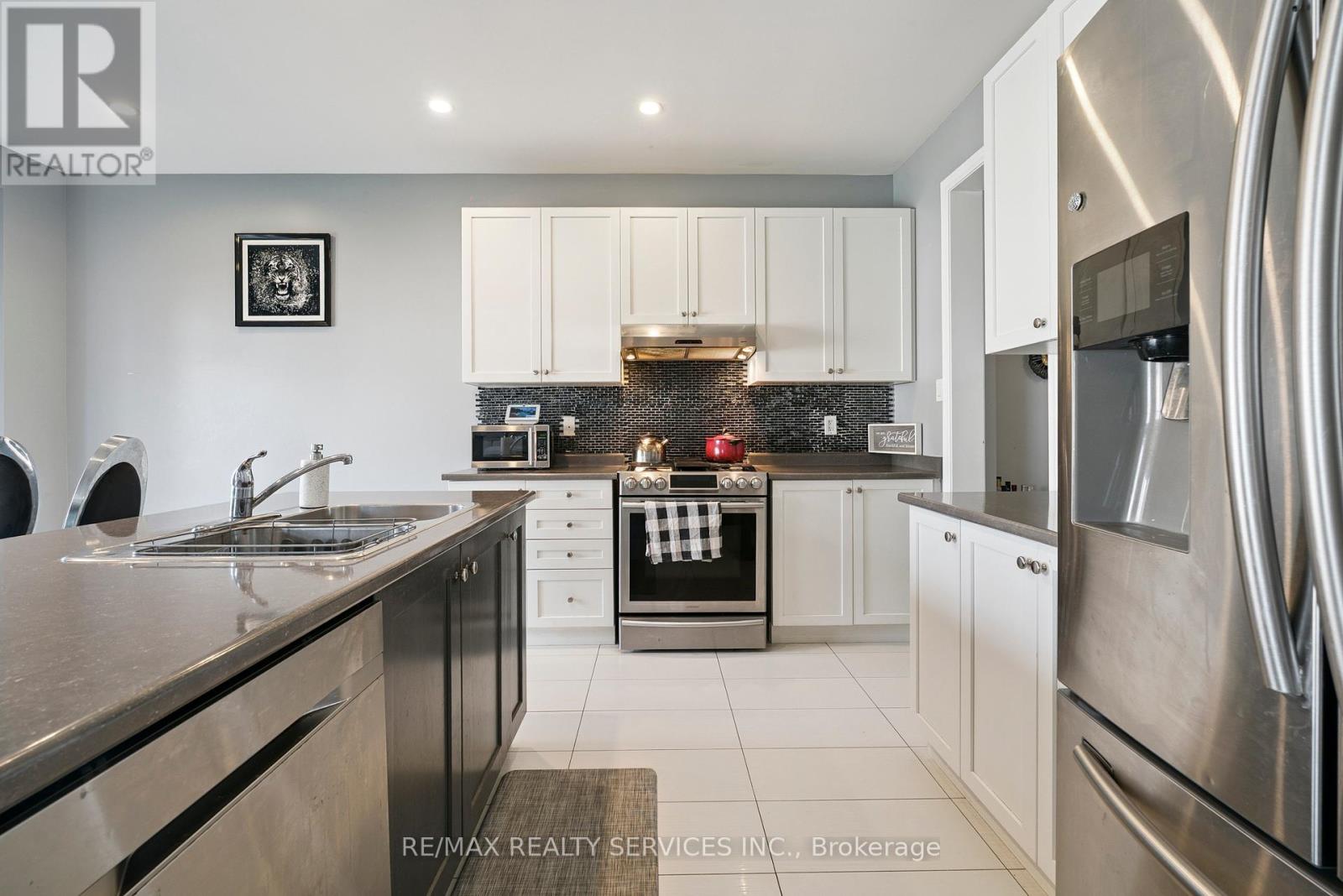 Photo 20 of 125 Morden Drive, Shelburne ON