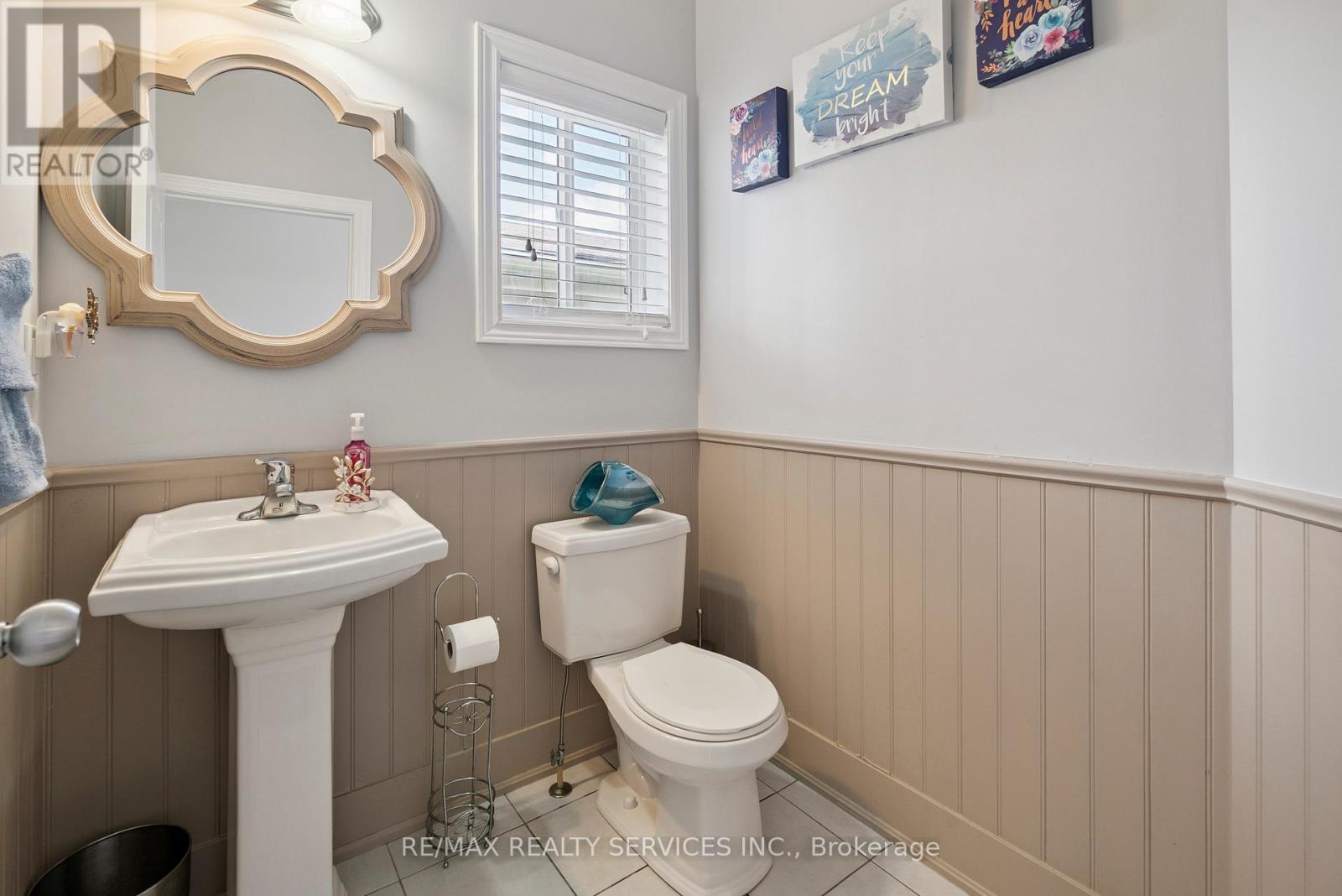 Photo 4 of 125 Morden Drive, Shelburne ON
