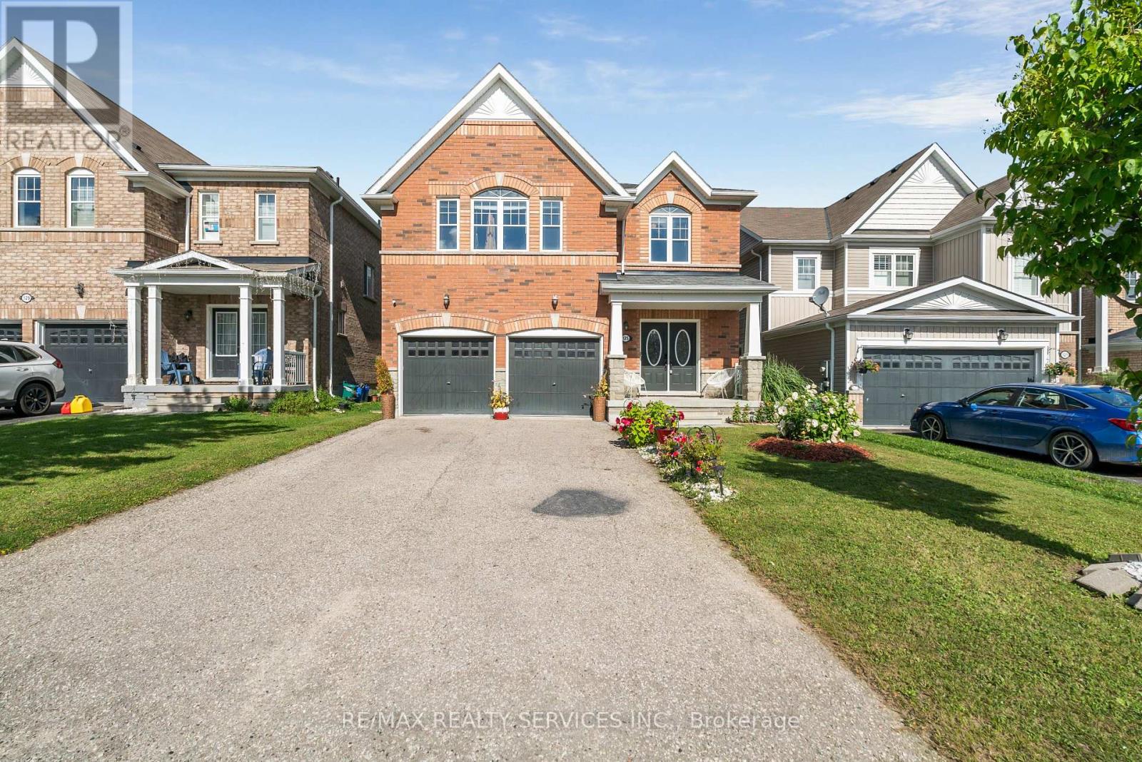 Photo 2 of 125 Morden Drive, Shelburne ON