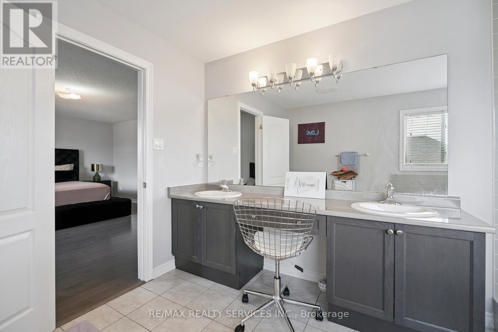 Photo 23 of 125 Morden Drive, Shelburne ON