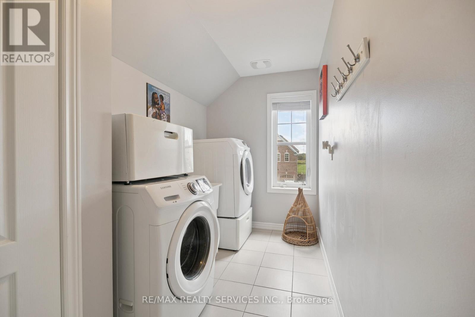 Photo 24 of 125 Morden Drive, Shelburne ON