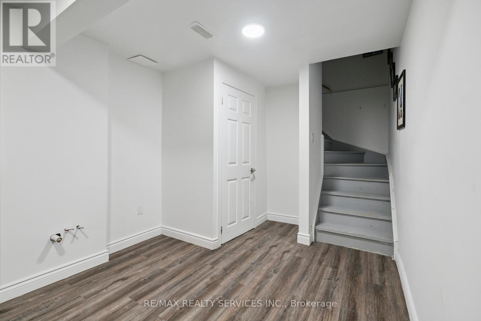 Photo 7 of 125 Morden Drive, Shelburne ON
