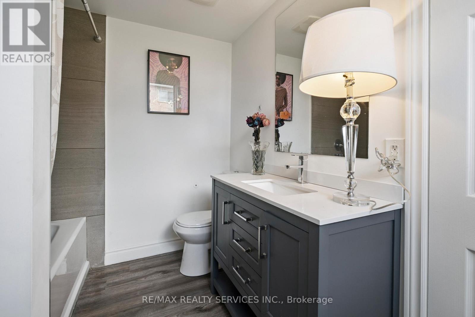 Photo 16 of 125 Morden Drive, Shelburne ON