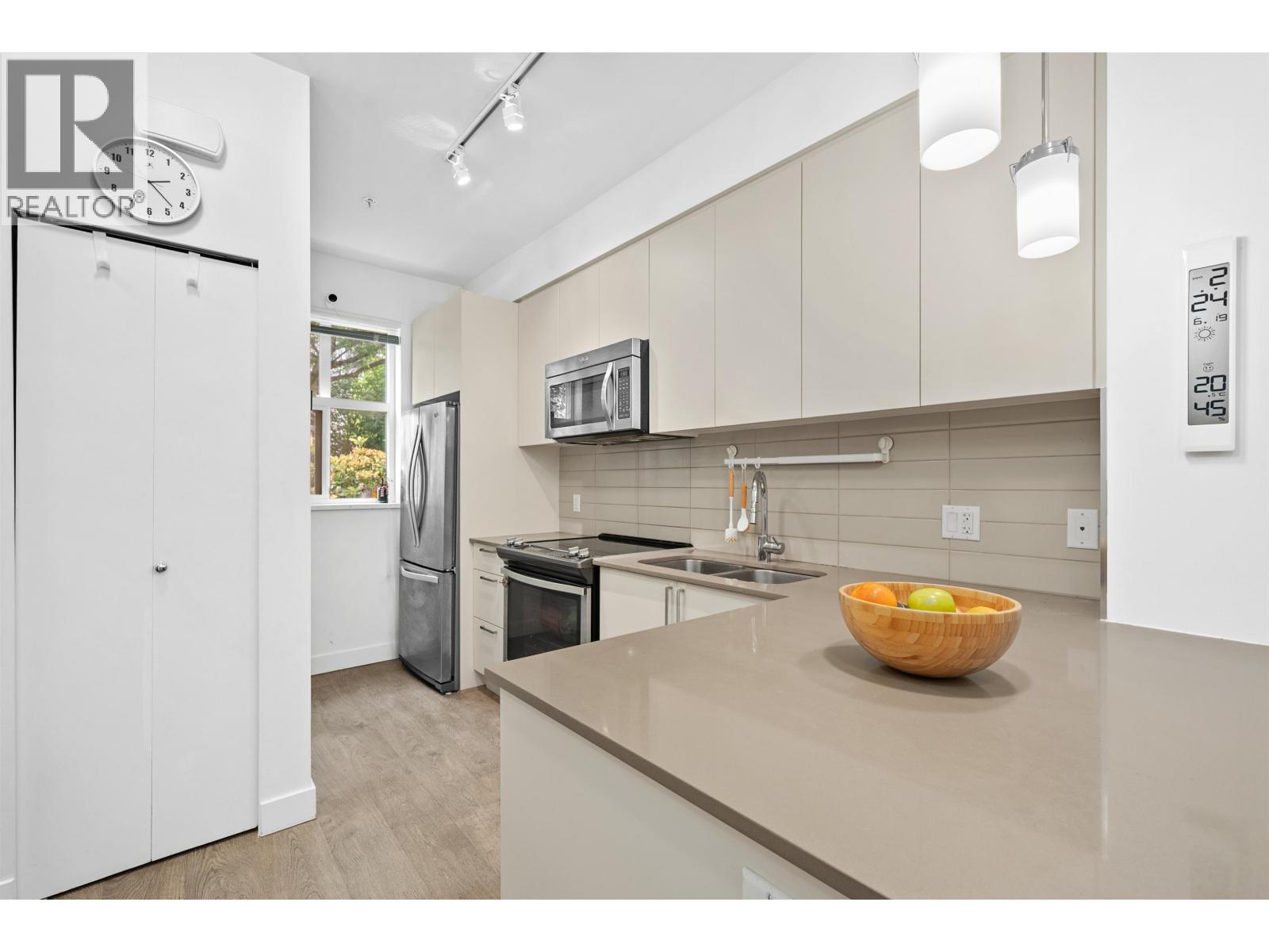 Photo 2 of 119 7250 18th Avenue, Burnaby BC