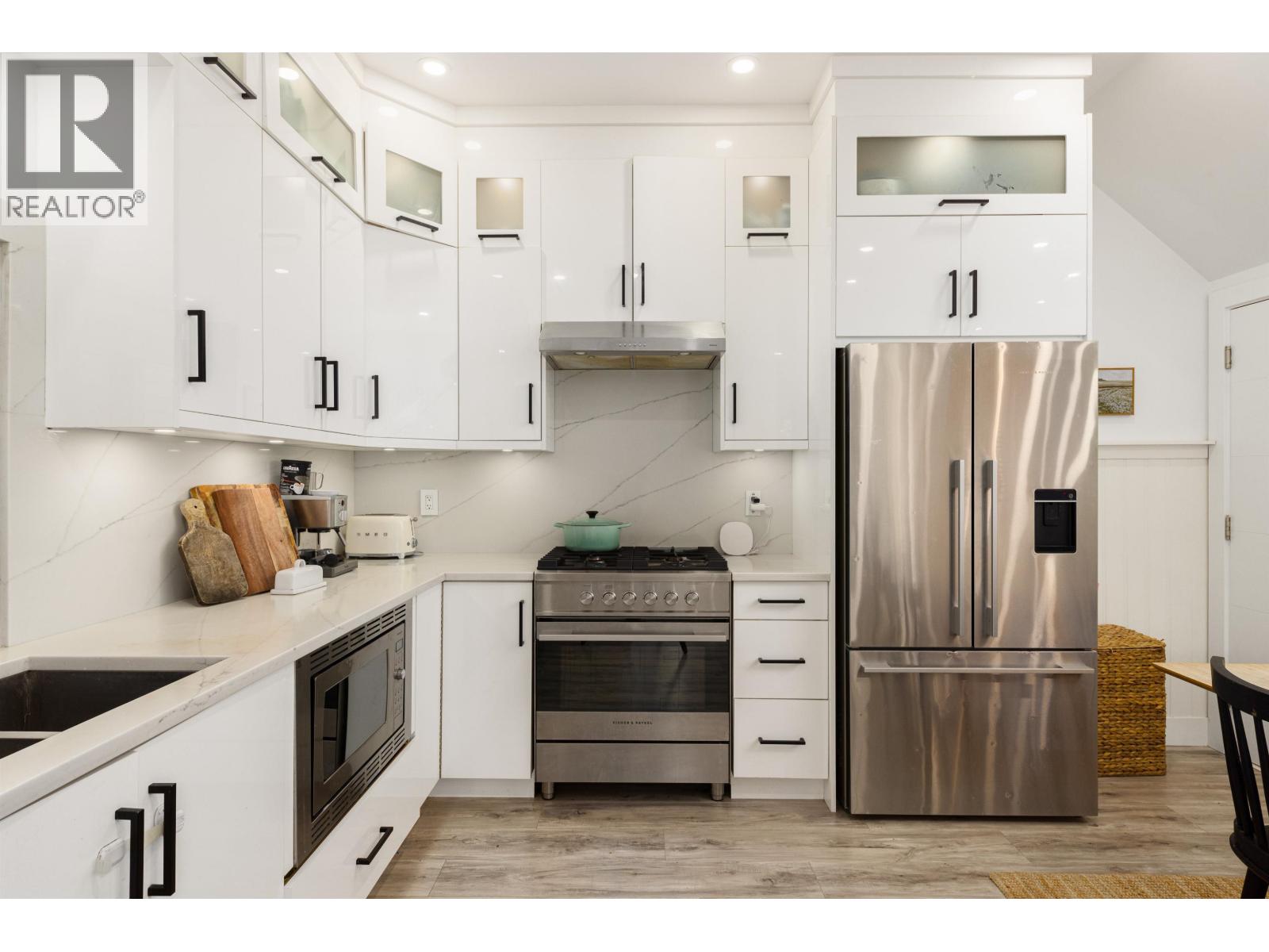 Photo 7 of 2055 Venables Street, Vancouver BC