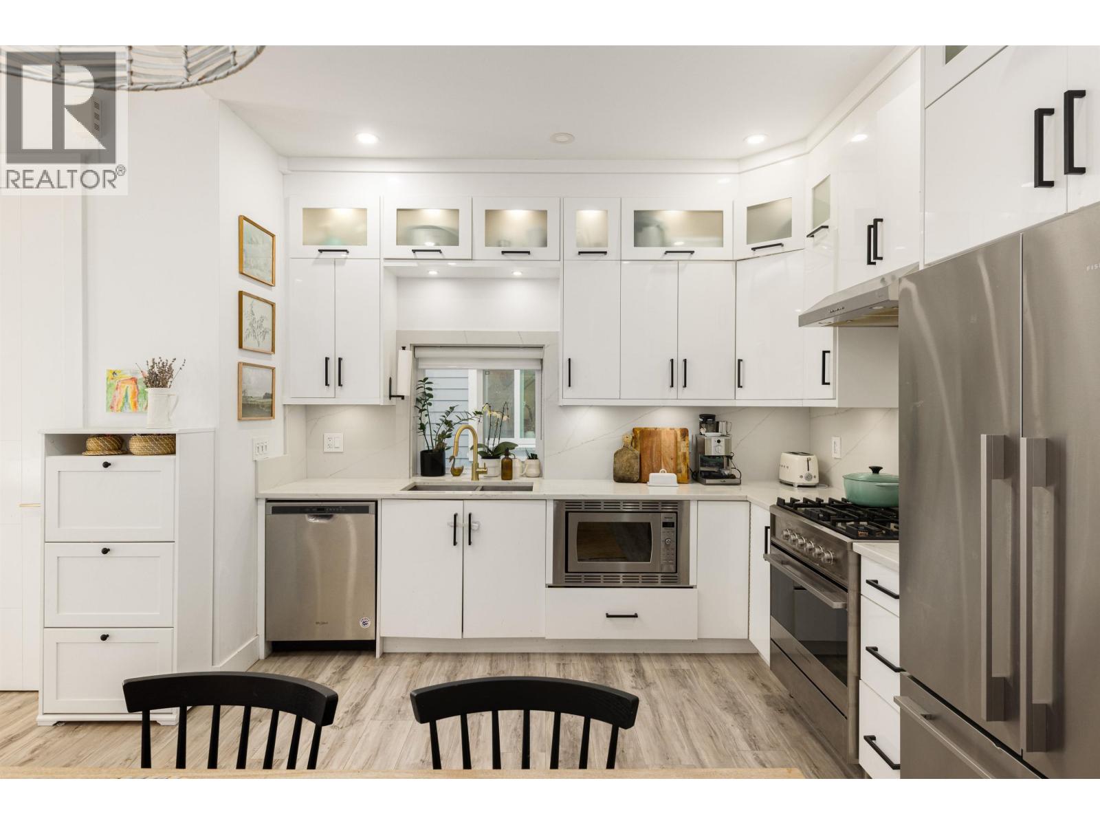 Photo 8 of 2055 Venables Street, Vancouver BC