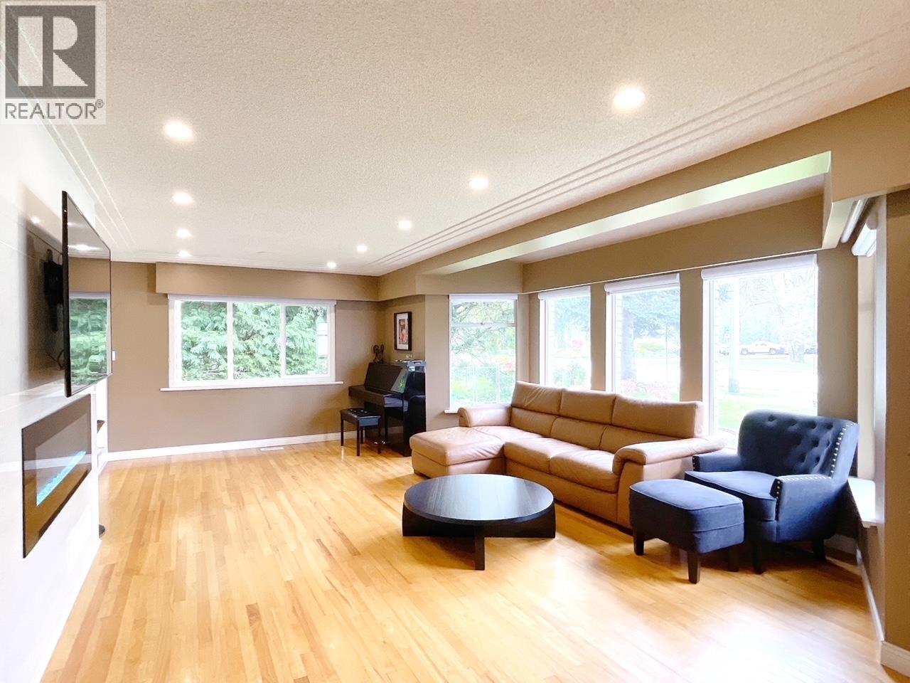 Photo 8 of 677 Gatensbury Street, Coquitlam BC