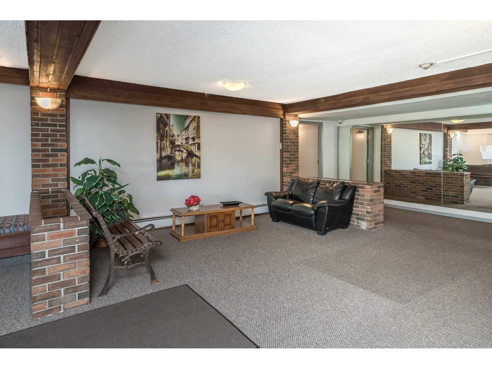 Photo 6 of 102 20420 54 Avenue, Langley BC