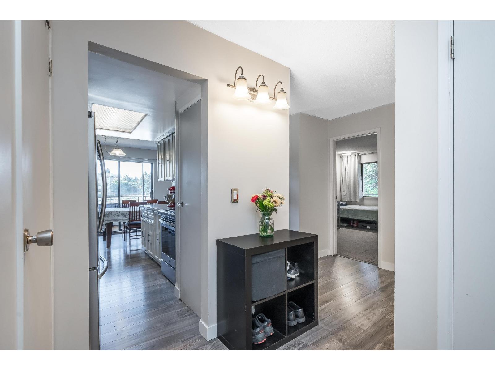 Photo 8 of 102 20420 54 Avenue, Langley BC