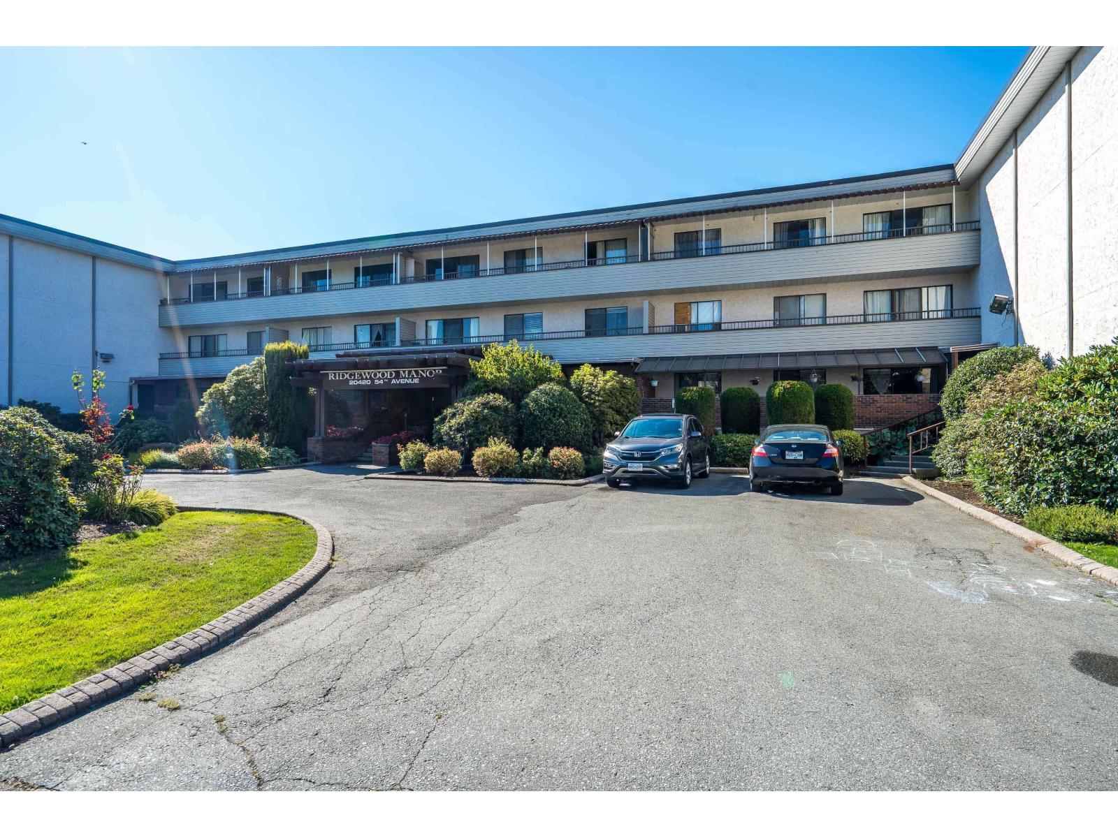 Photo 2 of 102 20420 54 Avenue, Langley BC