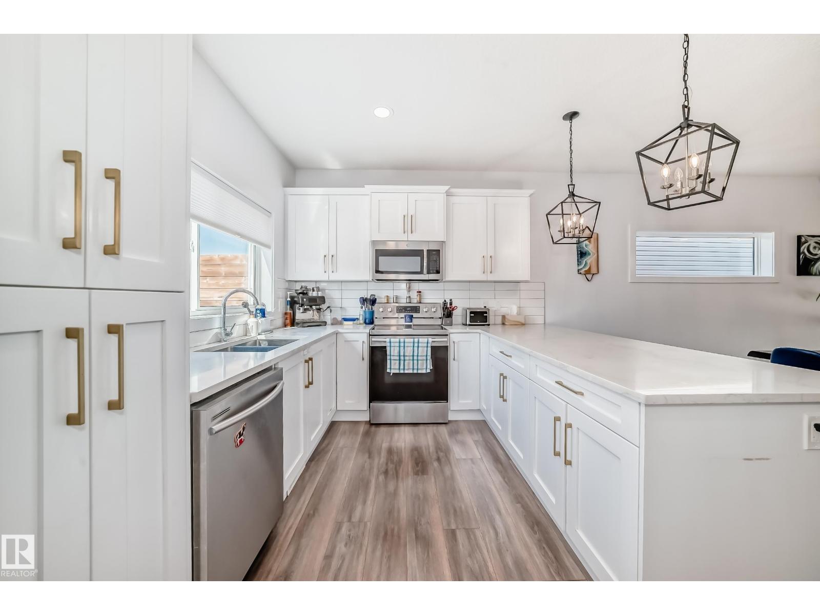 Photo 10 of 17728 58 St Nw, Edmonton AB