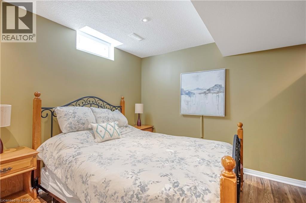 Photo 8 of 27 Shantz Avenue, Brantford ON