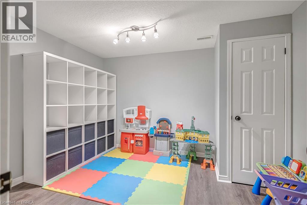 Photo 17 of 27 Shantz Avenue, Brantford ON