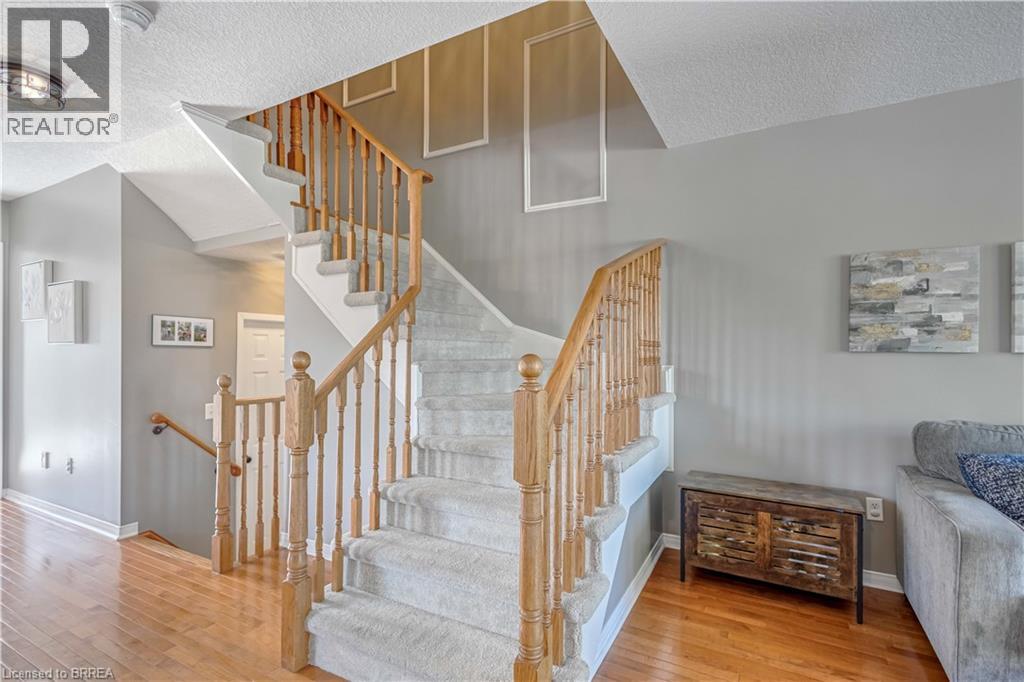 Photo 9 of 27 Shantz Avenue, Brantford ON
