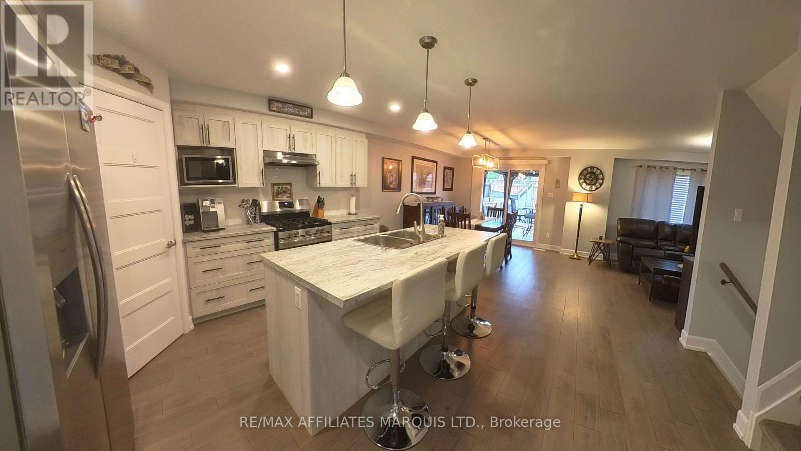 Photo 3 of 261 Lourdes Avenue, Cornwall ON