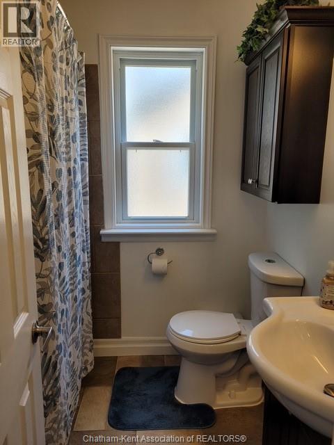 Photo 9 of 48 Tweedsmuir Avenue East, Chatham ON