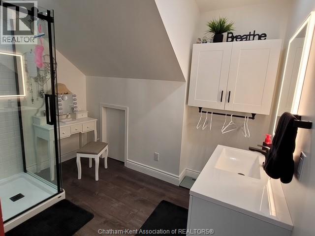 Photo 26 of 48 Tweedsmuir Avenue East, Chatham ON