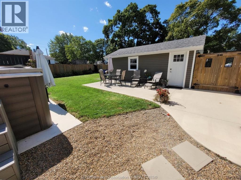 Photo 10 of 48 Tweedsmuir Avenue East, Chatham ON