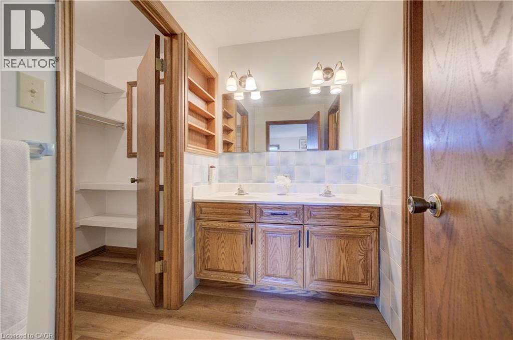Photo 2 of 391 Northlake Drive, Waterloo ON