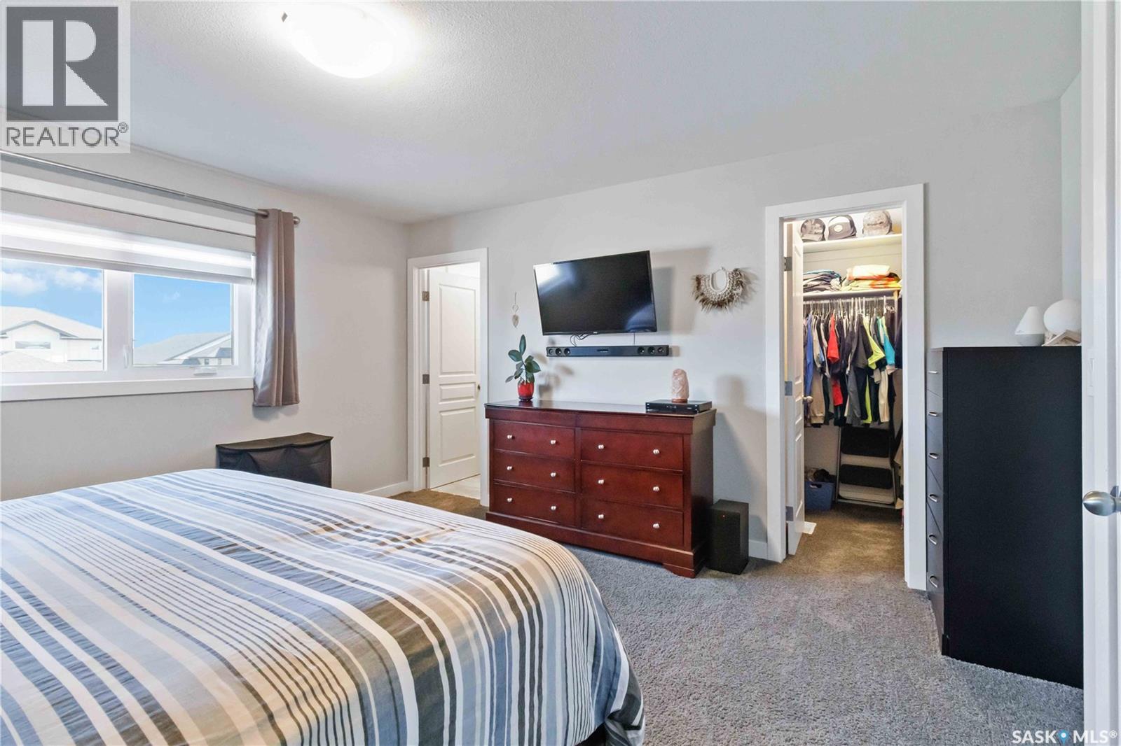 Single Family House 2 Level for Sale in  Glacial Shores MANOR Saskatoon 