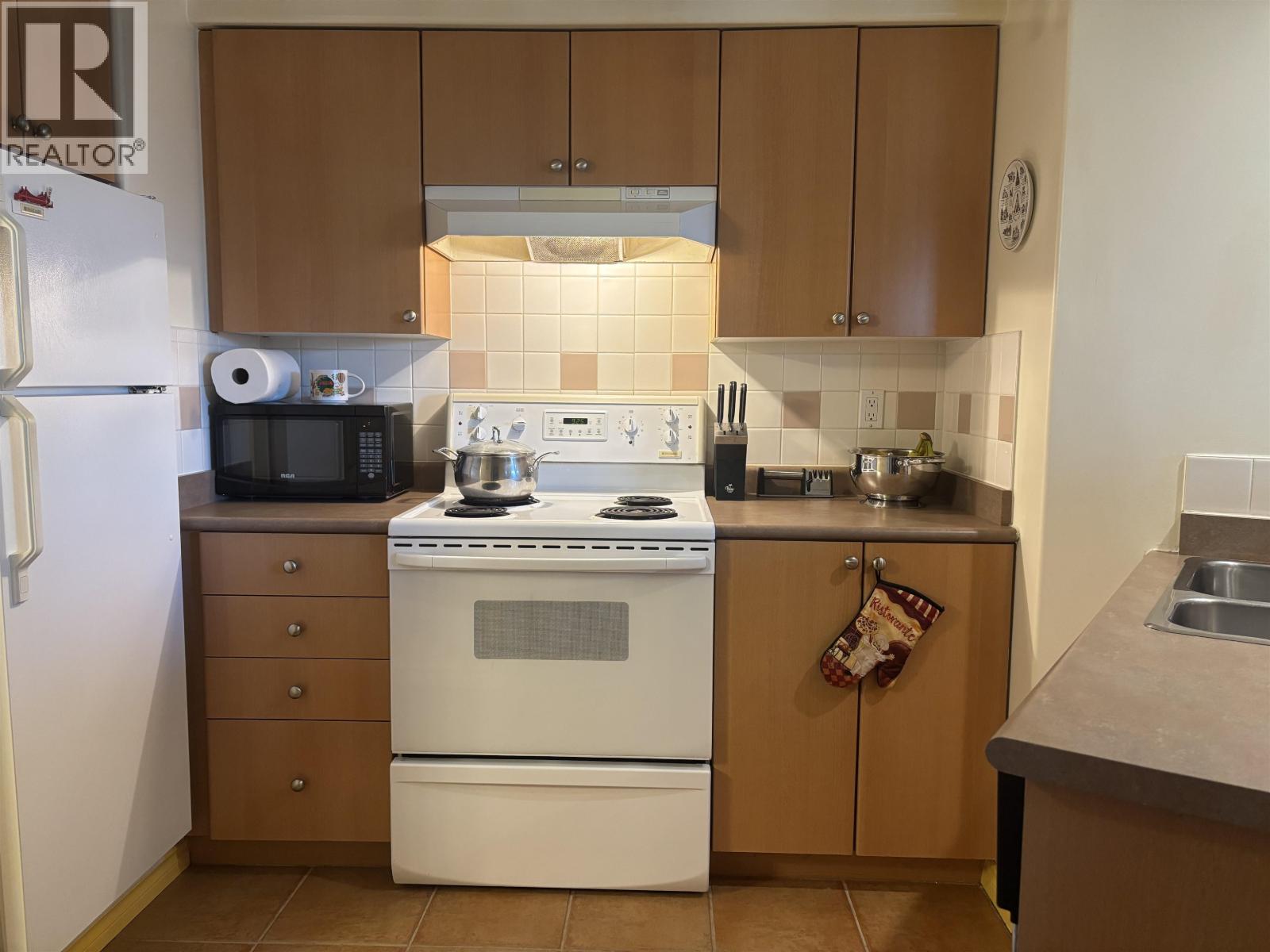 Photo 2 of 905 680 Clarkson Street, New Westminster BC