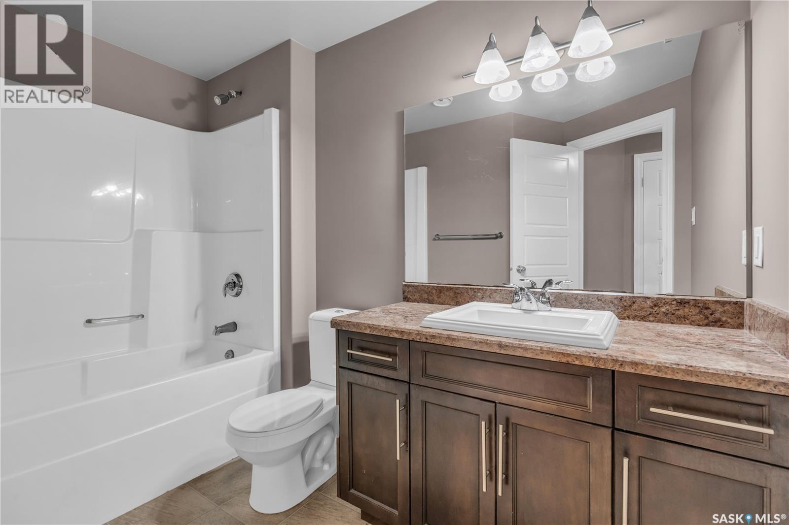 Photo 32 of 103 4100 Sandhill Crescent, Regina SK