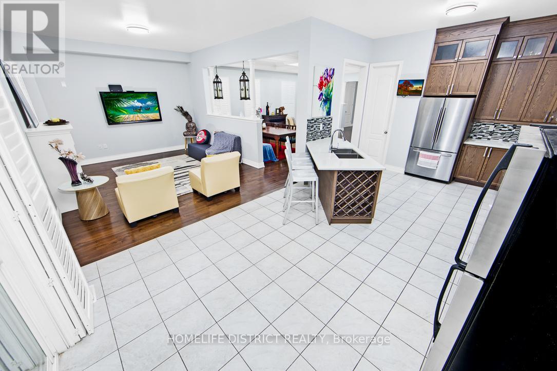 Photo 11 of 1794 Grandview Street N, Oshawa ON