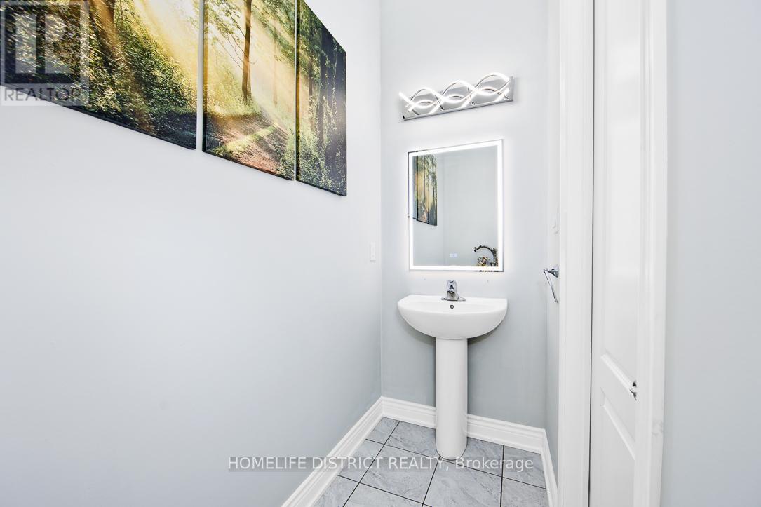 Photo 14 of 1794 Grandview Street N, Oshawa ON