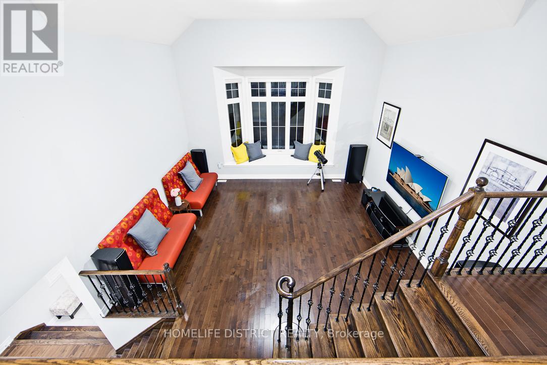 Photo 16 of 1794 Grandview Street N, Oshawa ON